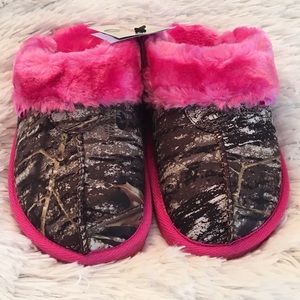 BLAZIN ROXX Hot Pink Mossy Oak Camo Slippers
